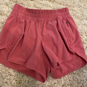 Lululemon Hotty Hot Low Rise short 4”